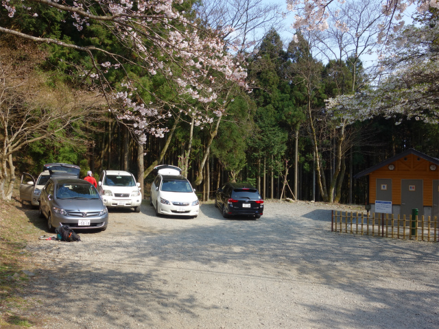 三ノ塔 塔ノ岳の登山口 葛葉の泉の駐車場情報