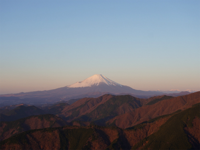 塔ノ岳（丹沢表尾根） 登山口コースガイド 三ノ塔山頂からの富士山【登山口ナビ】