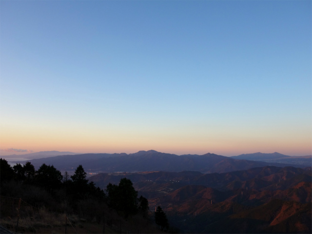 塔ノ岳（丹沢表尾根） 登山口コースガイド 三ノ塔山頂からの箱根【登山口ナビ】