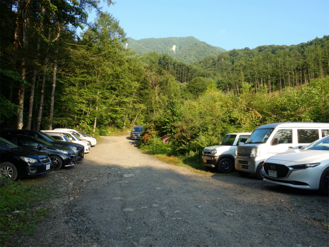 鳳凰三山（青木鉱泉～ドンドコ沢コース） 青木鉱泉駐車場【登山口コースガイド】