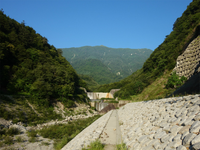 鳳凰三山（青木鉱泉～ドンドコ沢コース）登山口コースガイド 砂防堰堤からの眺望【登山口ナビ】