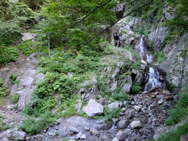 鳳凰三山（青木鉱泉～ドンドコ沢コース）登山口コースガイド 無名の滝【登山口ナビ】