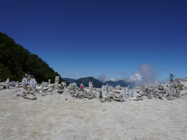 鳳凰三山（青木鉱泉～ドンドコ沢コース）登山口コースガイド 地蔵岳山頂地蔵群【登山口ナビ】