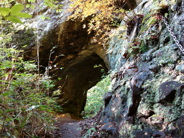 表妙義・中間道（石門めぐり～妙義神社） 登山口コースガイド 第三石門【登山口ナビ】