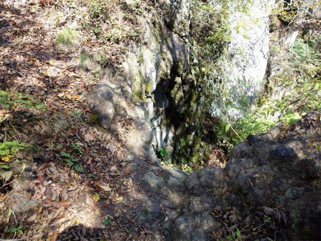 表妙義・金洞山（中ノ岳～鷹戻し～相馬岳） 登山口コースガイド 急な下り坂【登山口ナビ】