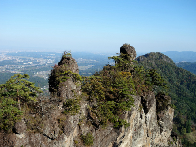 表妙義・金洞山（中ノ岳～鷹戻し～相馬岳） 登山口コースガイド 天狗のひょうていから奇岩の眺望【登山口ナビ】