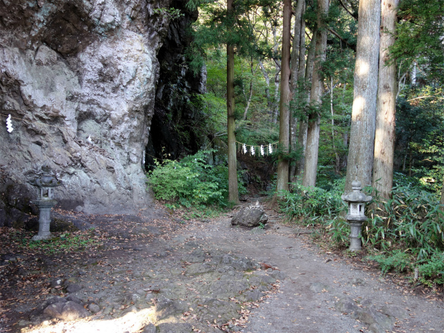 表妙義・金洞山（中ノ岳～鷹戻し～相馬岳） 登山口コースガイド 稜線コース分岐 登山道入口【登山口ナビ】