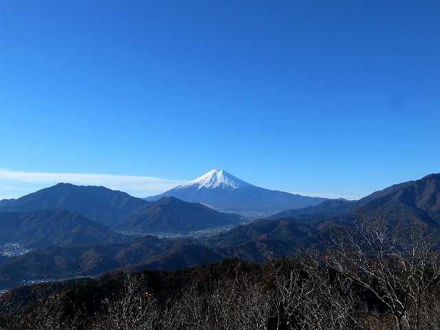 富士山が良く見える山 登山口コースガイド 高川山山頂【登山口ナビ】