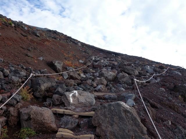 富士山 剣ヶ峰~お鉢巡り(富士宮ルート/無雪期日帰り)登山口コースガイド 表口元祖七合目までの登山道【登山口ナビ】