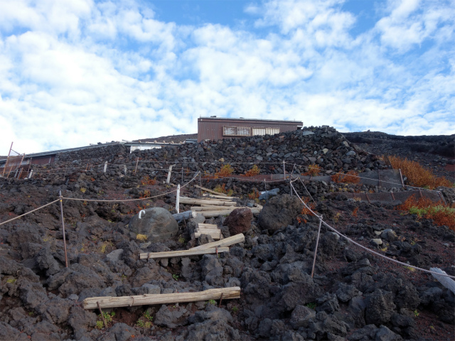 富士山 剣ヶ峰~お鉢巡り(富士宮ルート/無雪期日帰り)登山口コースガイド 表口元祖七合目山口山荘【登山口ナビ】
