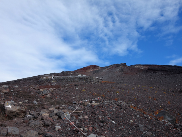 富士山 剣ヶ峰~お鉢巡り(富士宮ルート/無雪期日帰り)登山口コースガイド 表口九合目までの砂礫の登山道【登山口ナビ】