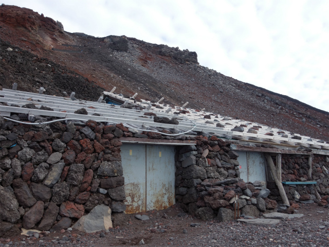 富士山 剣ヶ峰~お鉢巡り(富士宮ルート/無雪期日帰り)登山口コースガイド 表口九合五勺胸突山荘【登山口ナビ】