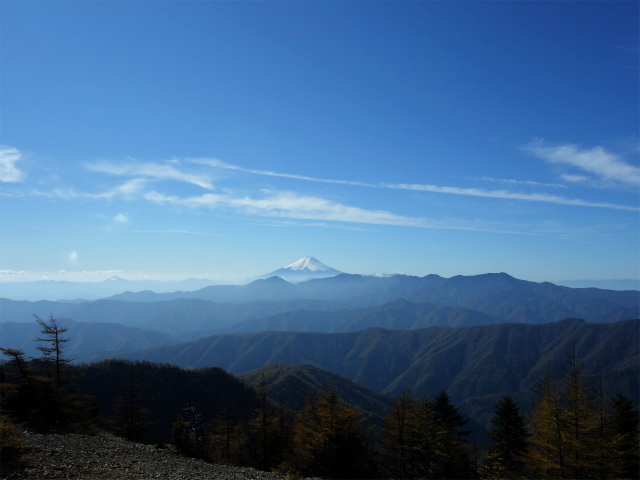 雲取山（七ツ石山・鴨沢ルート）登山口コースガイド 山頂手前からの富士山・大菩薩連嶺・南アルプス【登山口ナビ】
