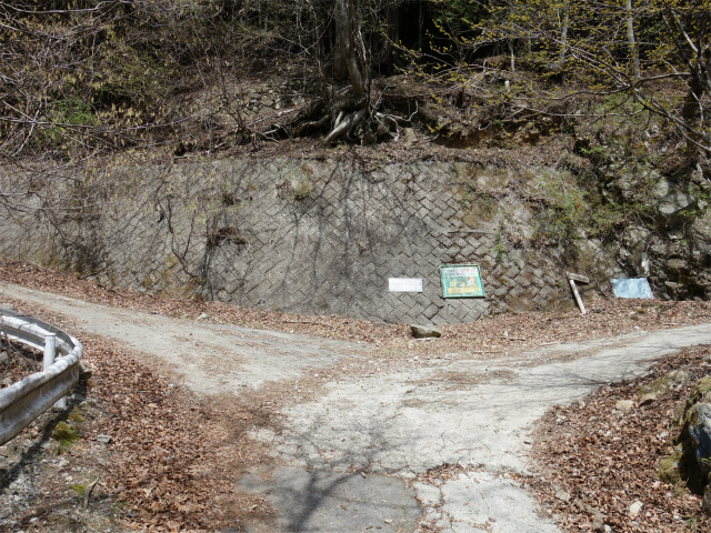 乾徳山（銀晶水・徳和コース）登山口コースガイド 徳和林道分岐【登山口ナビ】