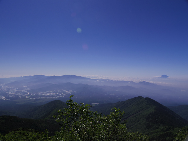 八ヶ岳・横岳（県界尾根）登山口コースガイド 鎖場からの富士山【登山口ナビ】