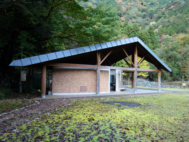 蛭ヶ岳（風巻ノ頭～姫次）登山口コースガイド 神の川林道日陰沢トイレ【登山口ナビ】