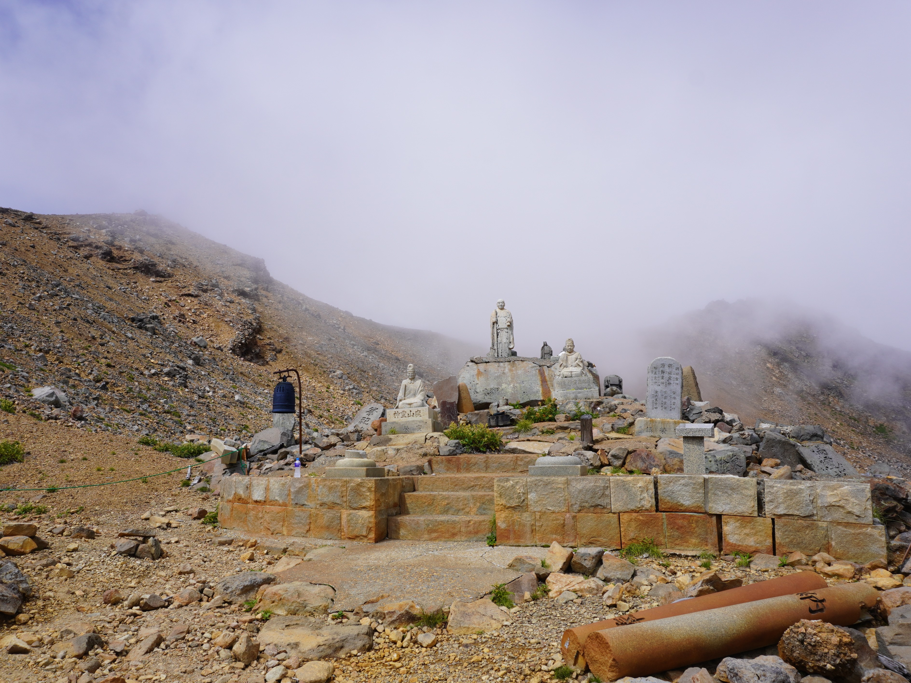 御嶽山・剣ヶ峰（黒沢口登山道） 登山口コースガイド 二ノ池からの外輪山【登山口ナビ】