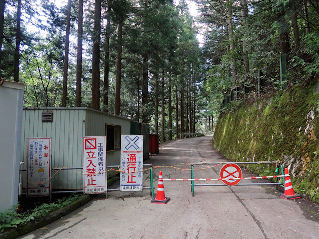 【冷沢登山口】三郷スカイラインの全面通行止 登山口ナビ