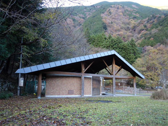 蛭ヶ岳（風巻ノ頭～姫次）登山口コースガイド 神の川林道日陰沢トイレ【登山口ナビ】