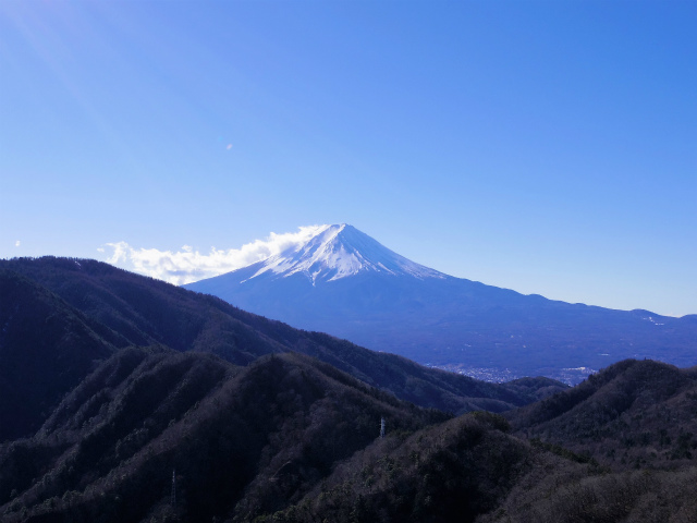 三ツ峠山（本社ヶ丸～清八山） 露岩の展望台からの富士山【登山口コースガイド】