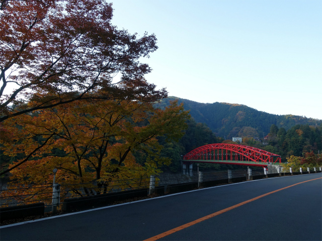 三頭山（ヌカザス尾根）登山口コースガイド 峰谷橋【登山口ナビ】