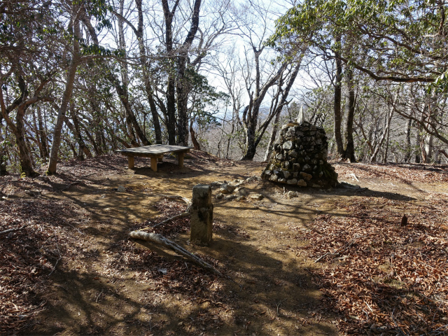 畦ヶ丸(西丹沢ビジターセンター~下棚・本棚) 登山口コースガイド 畦ヶ丸山頂白石峠記念碑【登山口ナビ】