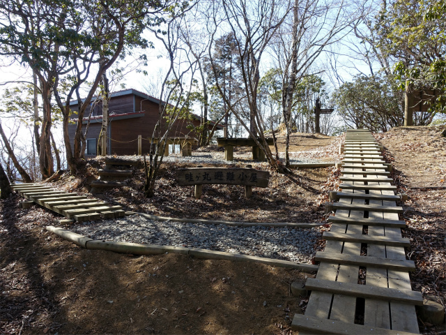 畦ヶ丸(西丹沢ビジターセンター~下棚・本棚) 登山口コースガイド 畦ヶ丸避難小屋【登山口ナビ】