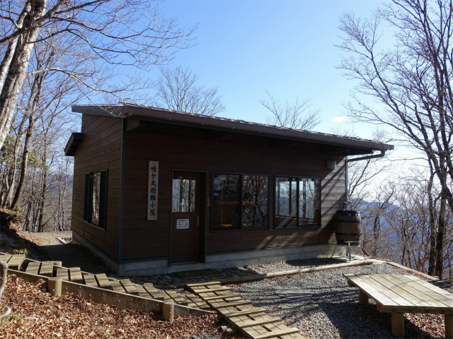 畦ヶ丸(西丹沢ビジターセンター~下棚・本棚) 登山口コースガイド 畦ヶ丸避難小屋【登山口ナビ】