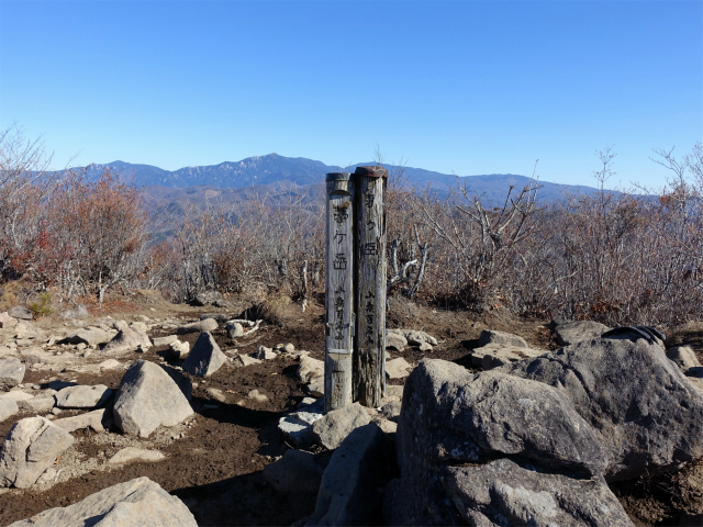 茅ヶ岳（深田記念公園～女岩コース） 登山口コースガイド 茅ヶ岳山頂【登山口ナビ】