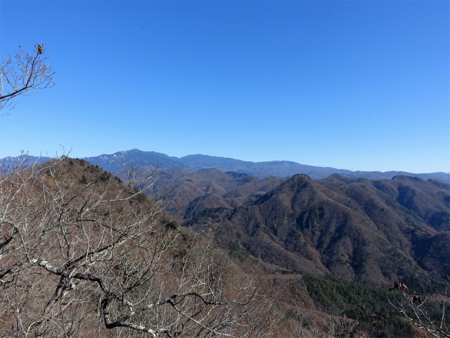 茅ヶ岳（金ヶ岳～千本桜公園） 登山口コースガイド 展望の巨岩からの金峰山【登山口ナビ】