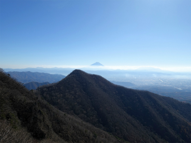茅ヶ岳（金ヶ岳～千本桜公園） 登山口コースガイド 金ヶ岳からの茅ヶ岳【登山口ナビ】