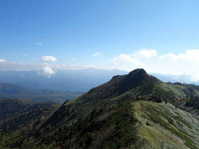 武尊山（不動岳～川場剣ヶ峰）登山口コースガイド 岩峰から皇海山の眺望【登山口ナビ】