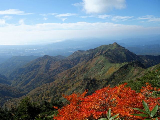 武尊山（不動岳～川場剣ヶ峰）登山口コースガイド 岩峰から剣ヶ峰山の眺望【登山口ナビ】