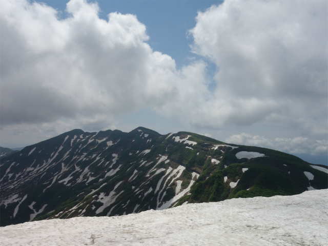 守門岳（保久礼コース）登山口コースガイド 大岳山頂からの袴岳【登山口ナビ】