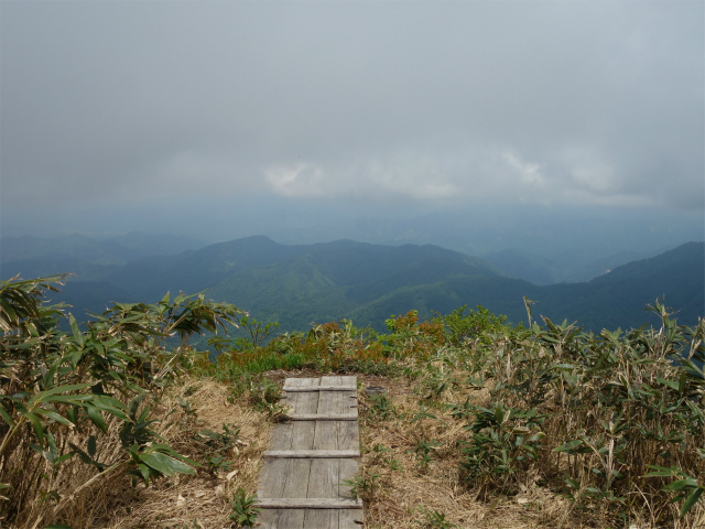 守門岳（保久礼コース）登山口コースガイド 青雲岳山頂から越後山脈の眺望【登山口ナビ】