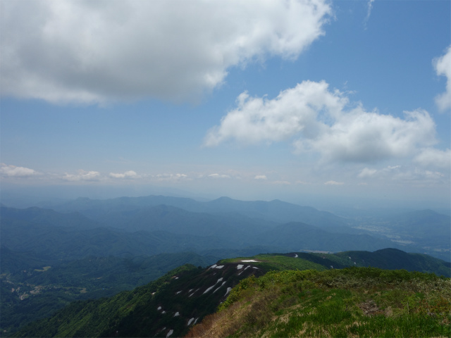 守門岳（保久礼コース）登山口コースガイド 袴岳山頂から中越の山々の眺望【登山口ナビ】