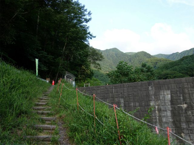 農鳥岳（奈良田～大門沢～西農鳥岳）登山口コースガイド 巨大な堰堤【登山口ナビ】