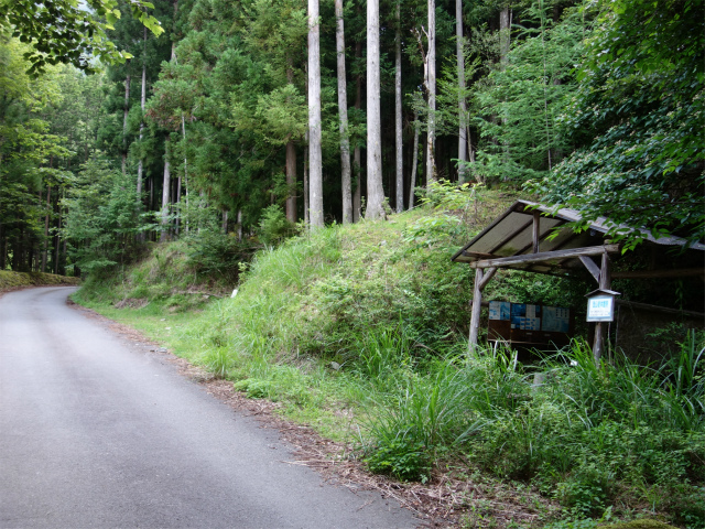 農鳥岳（奈良田～大門沢～西農鳥岳）登山口コースガイド 登山者用休憩所【登山口ナビ】