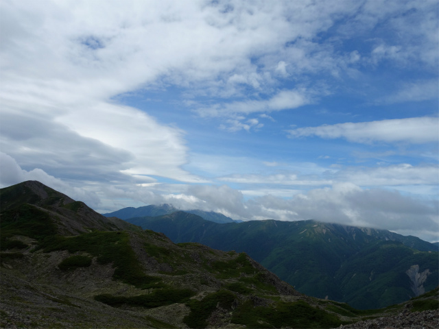 農鳥岳（奈良田～大門沢～西農鳥岳）登山口コースガイド 稜線からの鳳凰山【登山口ナビ】