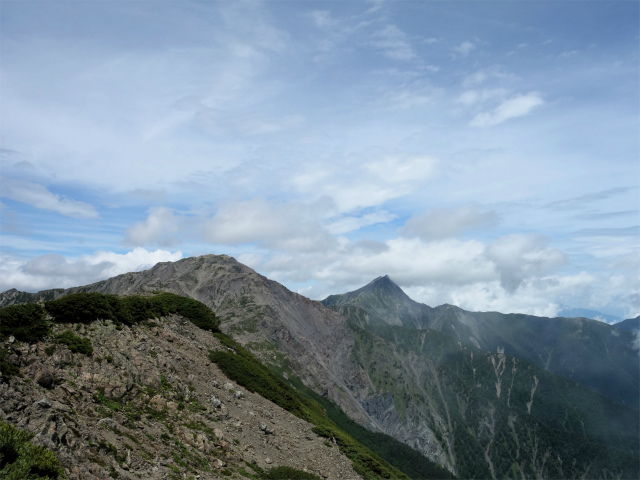 農鳥岳（奈良田～大門沢～西農鳥岳）登山口コースガイド 農鳥岳山からの間ノ岳・北岳【登山口ナビ】