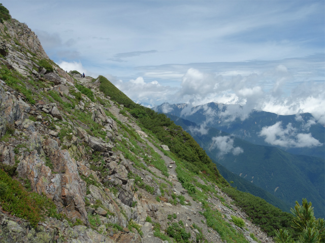 農鳥岳（奈良田～大門沢～西農鳥岳）登山口コースガイド 小ピークのトラバース【登山口ナビ】