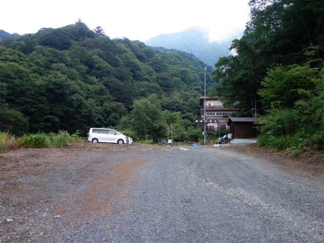 鳳凰三山（御座石鉱泉～燕頭山コース）登山口コースガイド 駐車場【登山口ナビ】