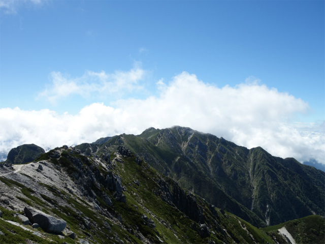 空木岳（池山尾根ルート）登山口コースガイド 空木岳山頂から越百山の眺望【登山口ナビ】