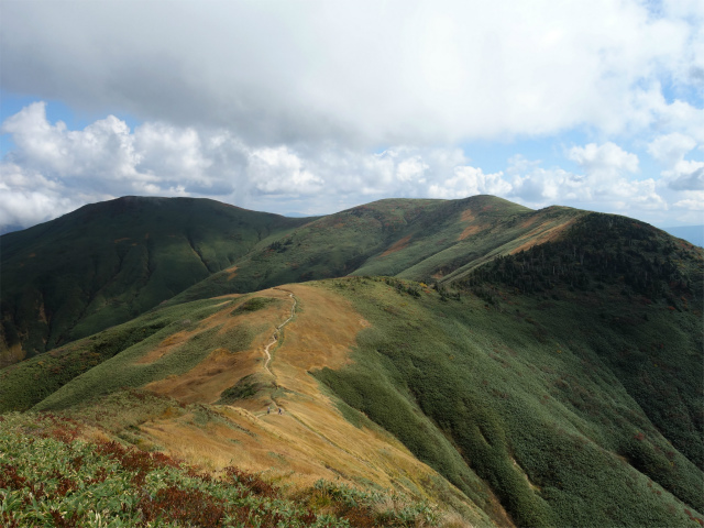 巻機山（裏巻機新道～割引岳）登山口コースガイド 巻機山の稜線【登山口ナビ】