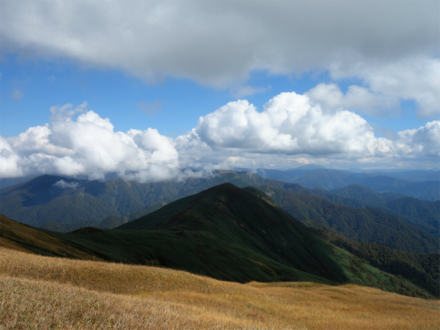 巻機山（裏巻機新道～割引岳）登山口コースガイド 朝日岳分岐から平ヶ岳の眺望【登山口ナビ】