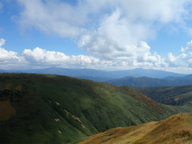 巻機山（井戸尾根～前巻機山）登山口コースガイド 前巻機山直下からの尾瀬・日光連山の眺望【登山口ナビ】