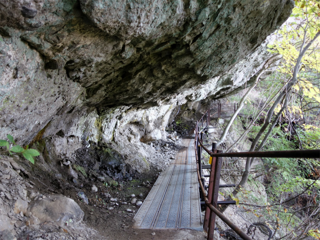 表妙義・中間道（石門めぐり～妙義神社） 登山口コースガイド 岩庇【登山口ナビ】