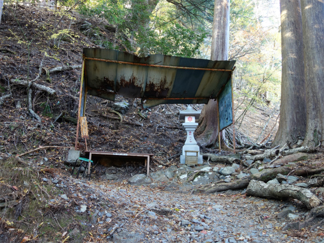 七面山（表参道）登山口コースガイド 六丁目ベンチ【登山口ナビ】