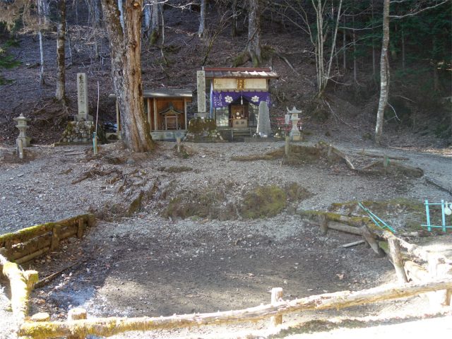 七面山（北参道～希望峰）登山口コースガイド 二ノ池と二ノ池宮【登山口ナビ】