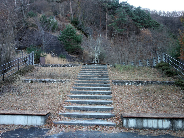 三ツ峠山（天上山・府戸尾根）登山口コースガイド 小曲展望台【登山口ナビ】